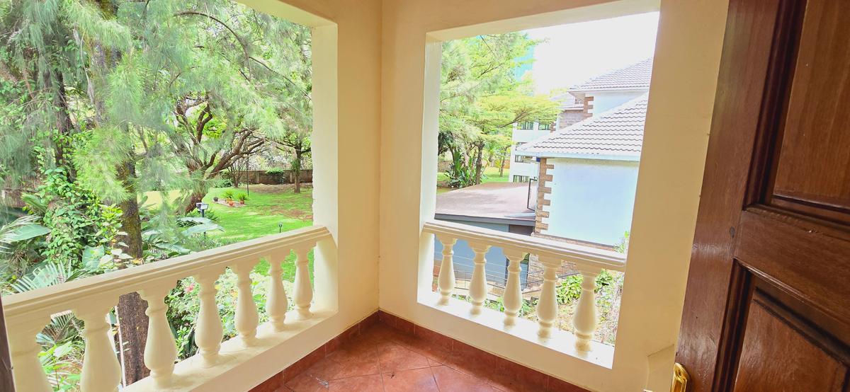 5 Bed Townhouse with En Suite at Mugumo Road - 3