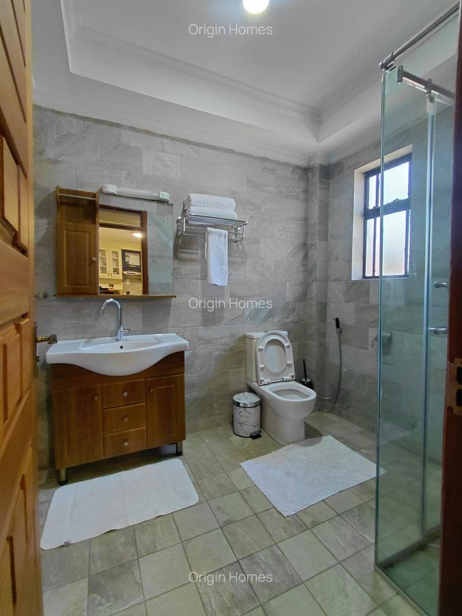 1 Bed House with En Suite in Lavington - 3