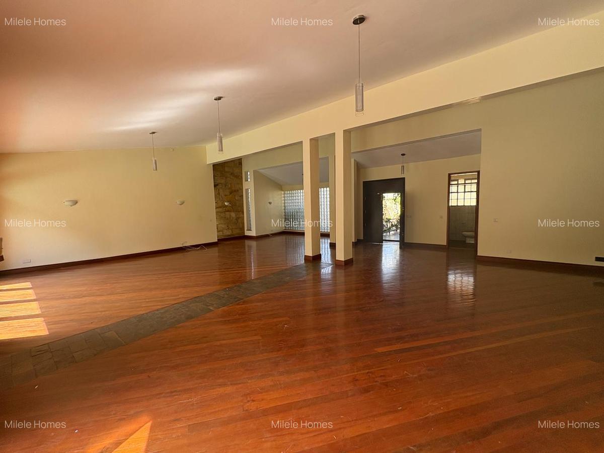 4 Bed Villa with En Suite at Eagle Park - 17