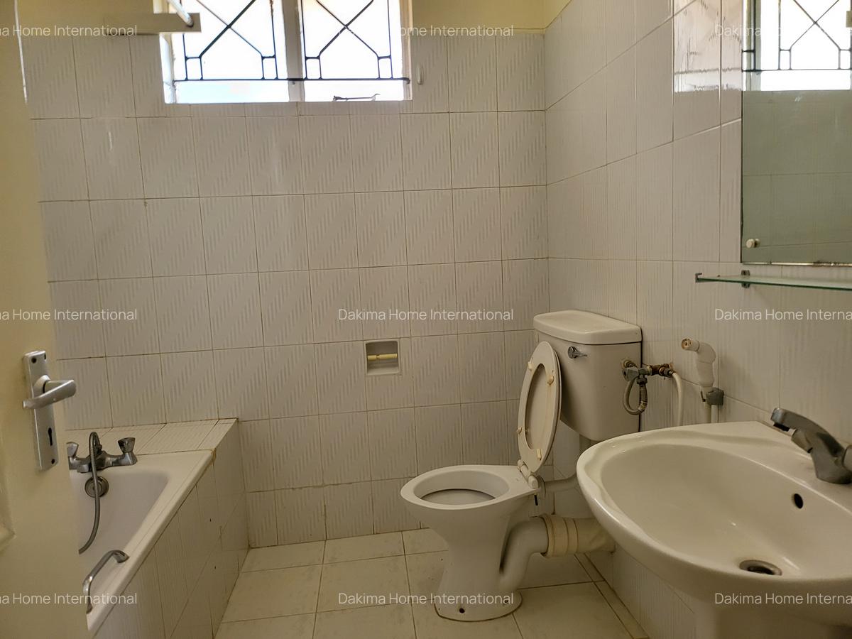 5 Bed House with En Suite in Gigiri - 11