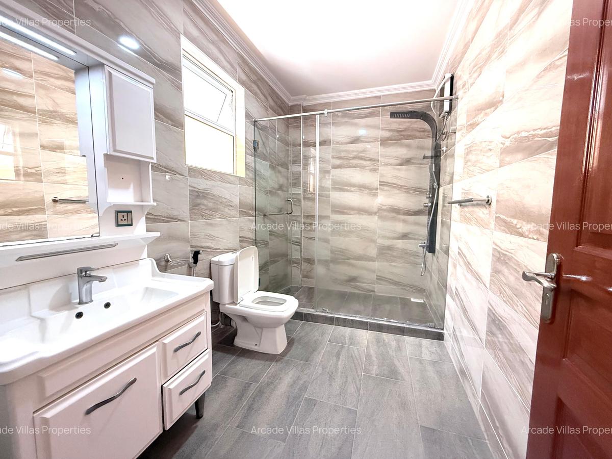 3 Bed Apartment with En Suite in Riverside - 15