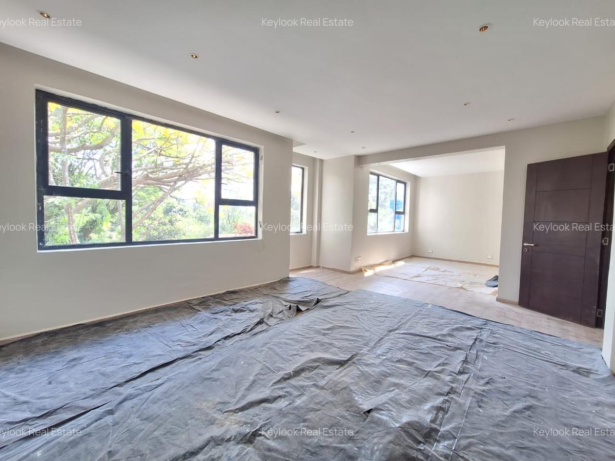 5 Bed Townhouse with En Suite at Lavington - 14