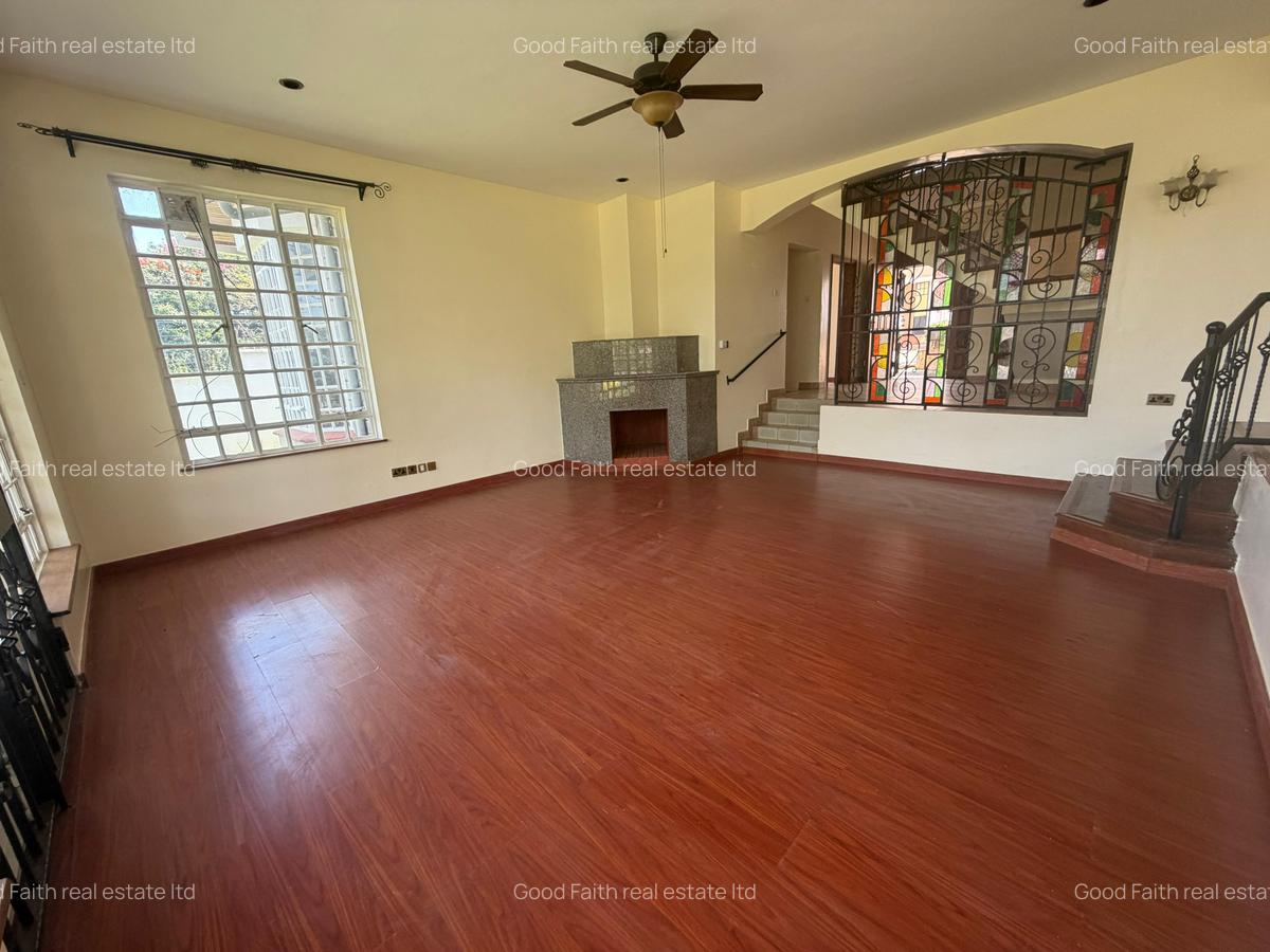 5 Bed House with En Suite in Runda - 2