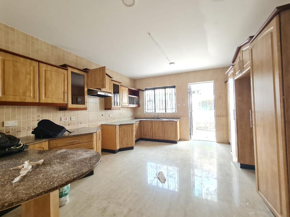 4 Bed Townhouse with En Suite at Brookside Drive - 3