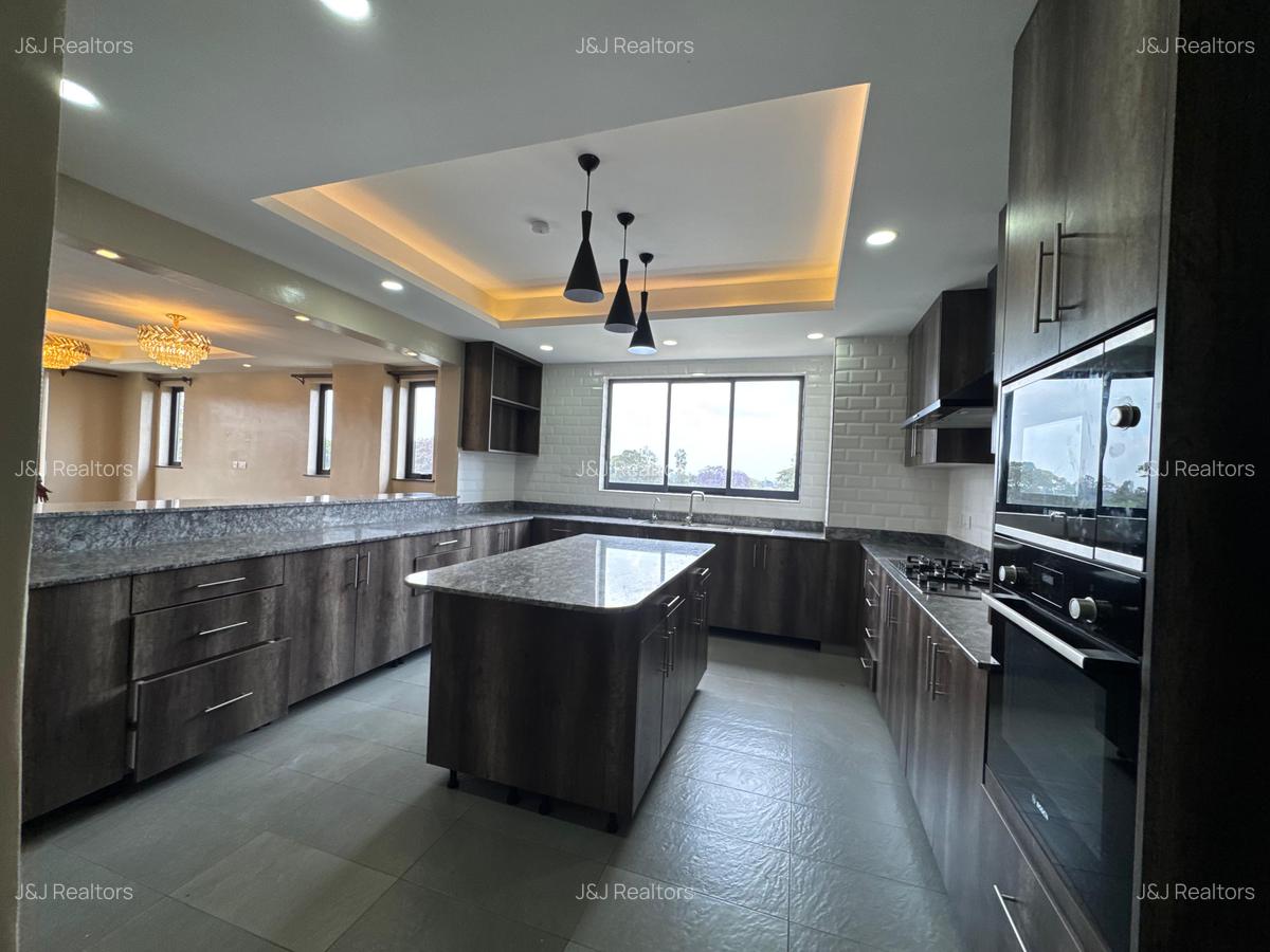 3 Bed Apartment with En Suite in Lavington - 6