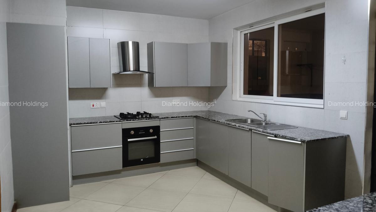 4 Bed Apartment with En Suite at Parklands - 11