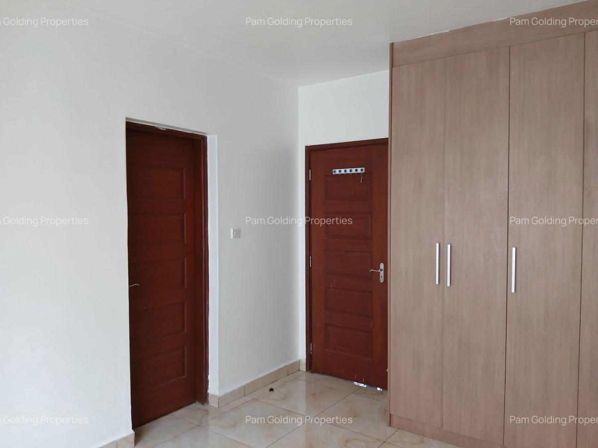 3 Bed Apartment with En Suite in Parklands - 12