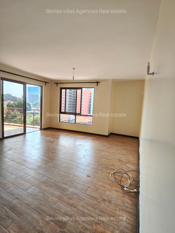 3 Bed Apartment with En Suite at Parklands - 9