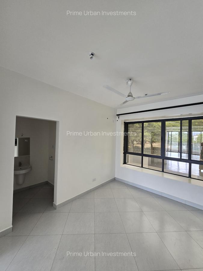 Serviced 4 Bed Apartment with En Suite in Nyali Area - 15