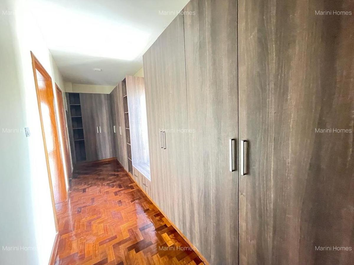 5 Bed Townhouse with En Suite in Lavington - 12