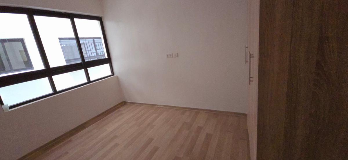 4 Bed Apartment with En Suite at Parklands Avenue - 14