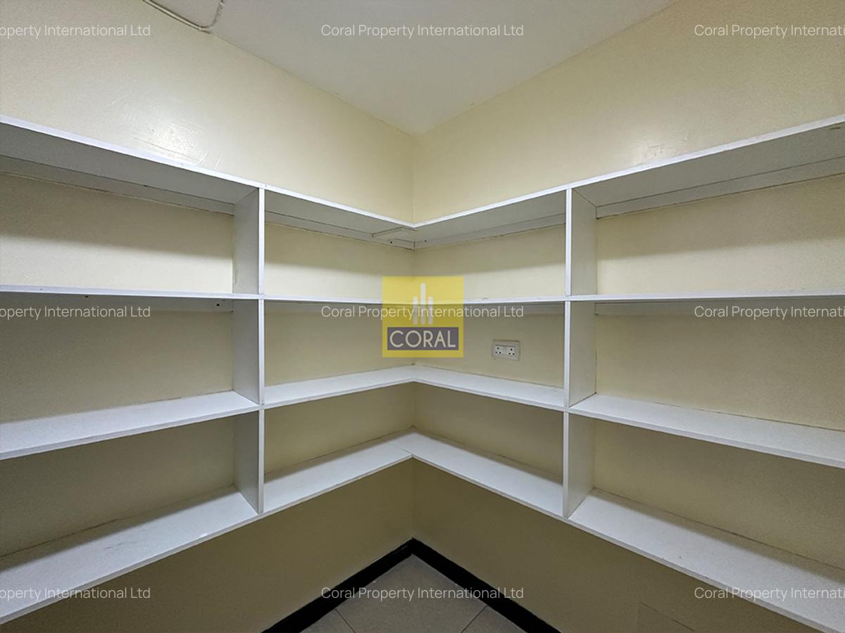 3 Bed Apartment in Riverside - 6