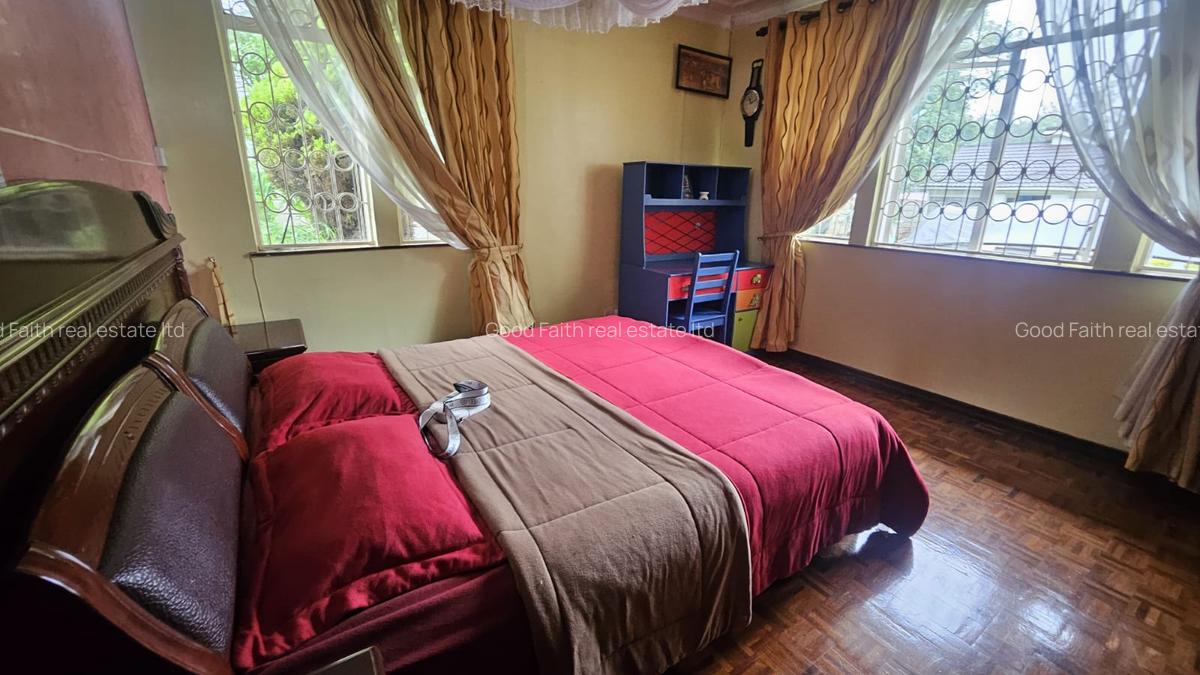 5 Bed House with En Suite in Runda - 13