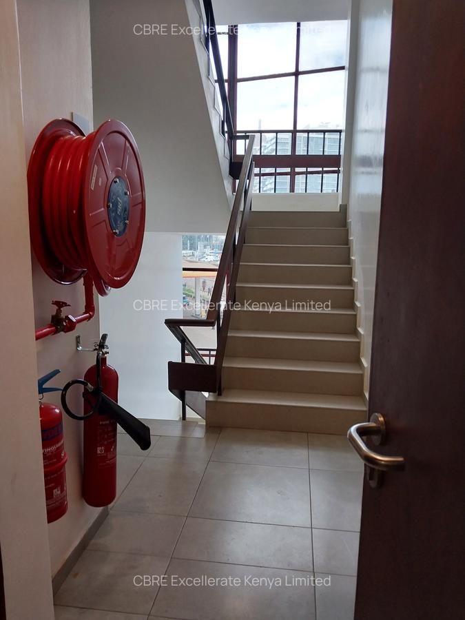 933 ft² Office with Service Charge Included at Ring Road - 4