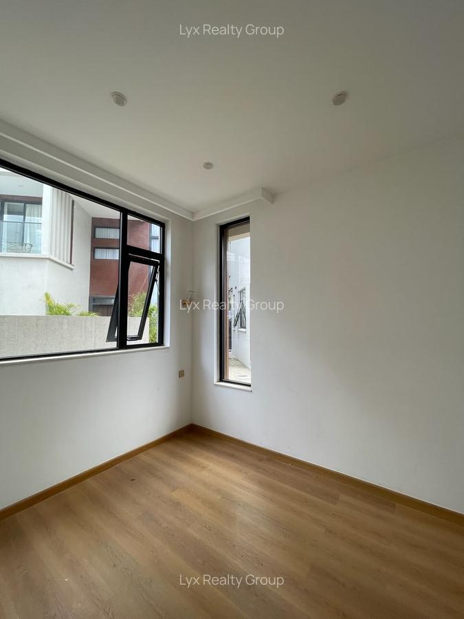 5 Bed Villa with En Suite in Lavington - 6