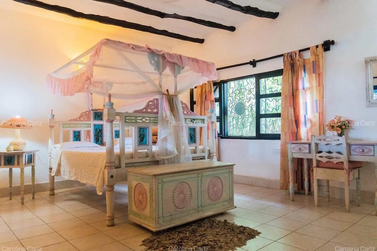 6 Bed Villa with En Suite in Watamu - 9