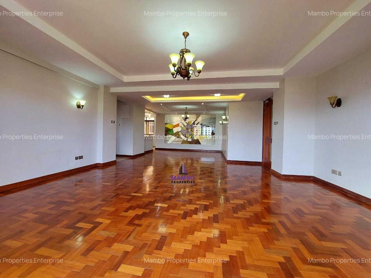 4 Bed Apartment with En Suite at Riverside Drive - 16