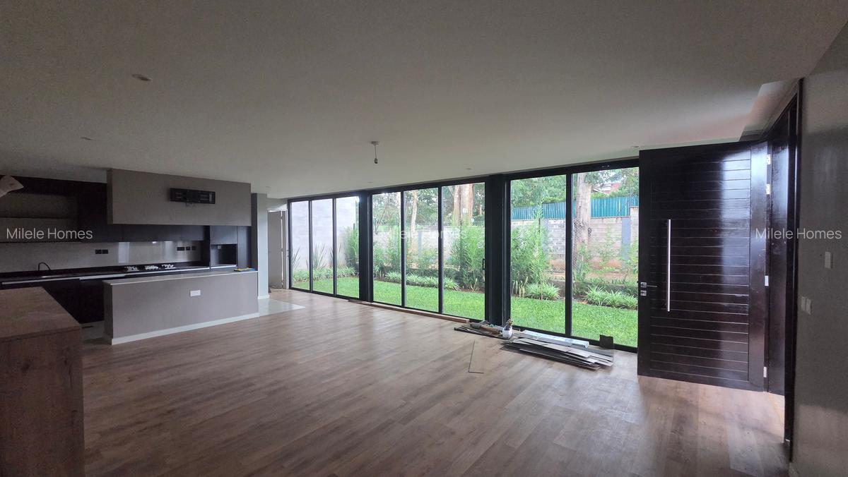 4 Bed Townhouse with En Suite at Paradise - 3