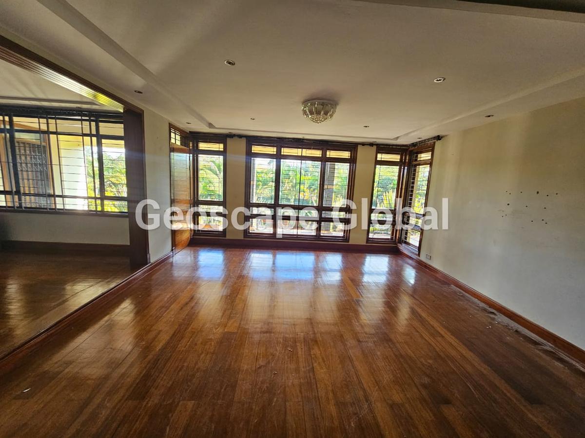 5 Bed House with En Suite in Runda - 14