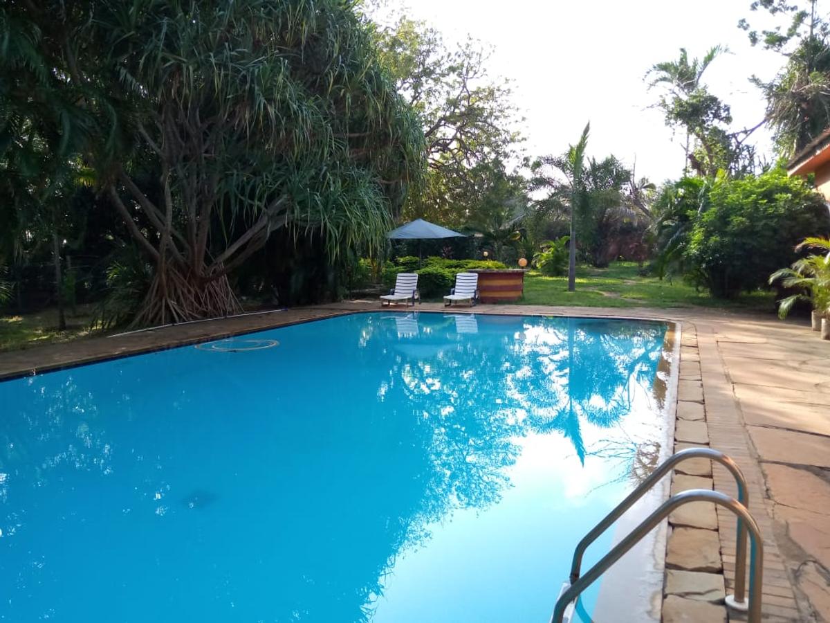 3 Bed Villa with En Suite at Bokoboko - 2