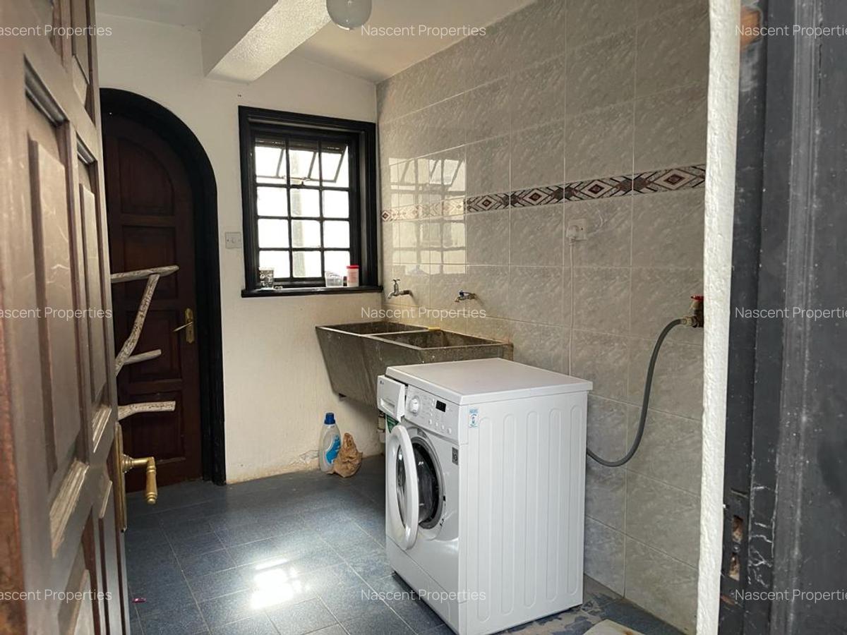 4 Bed Townhouse with En Suite in Riverside - 15