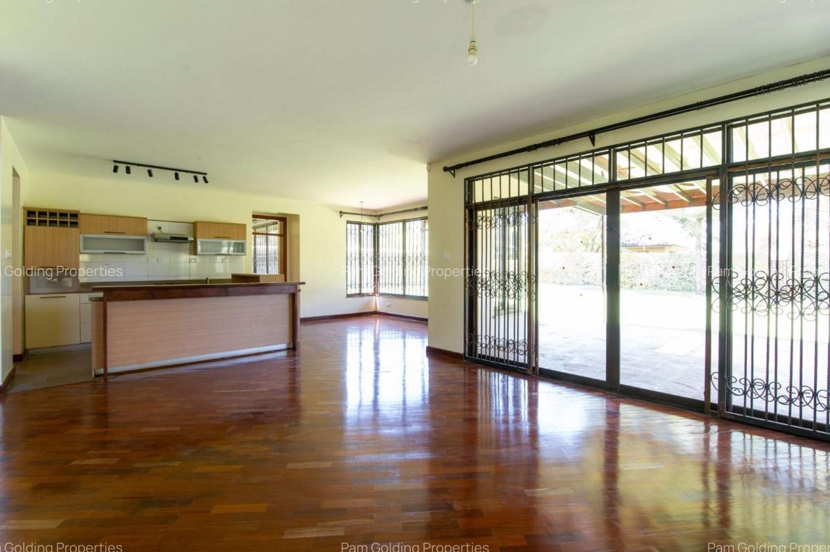 4 Bed House at Ridgeways Lane - 11