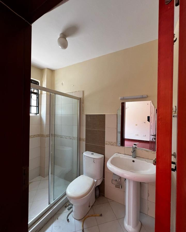 3 Bed Apartment with En Suite in Lavington - 16