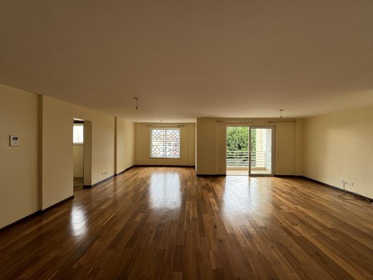 3 Bed Apartment with En Suite at Lavington - 5