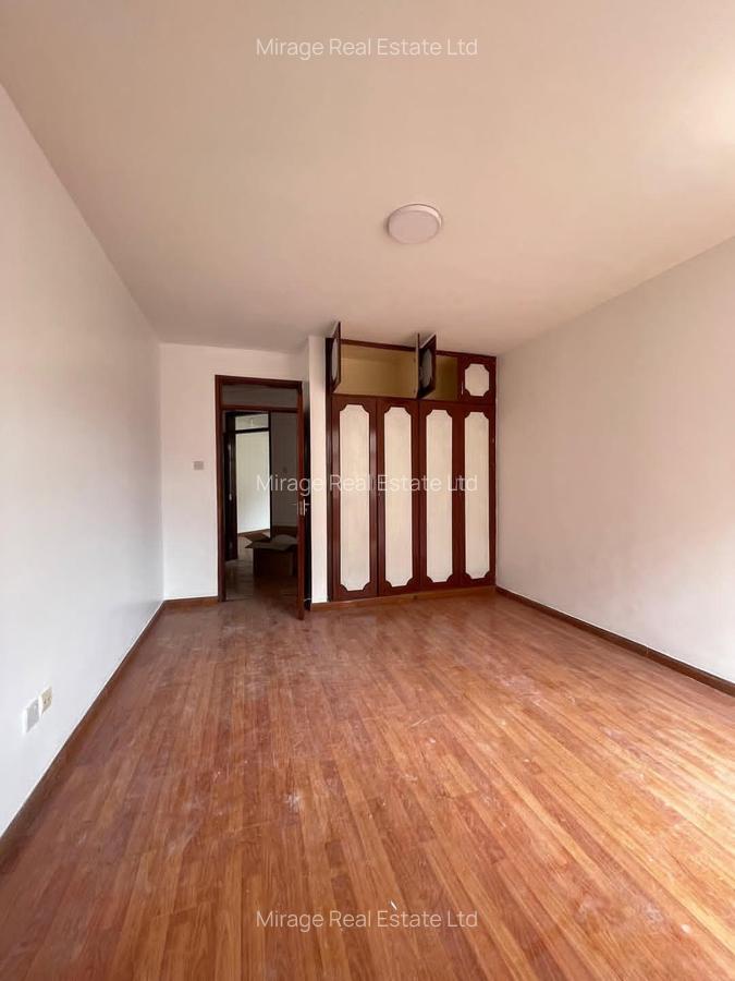 4 Bed Apartment with Swimming Pool in Riverside - 16