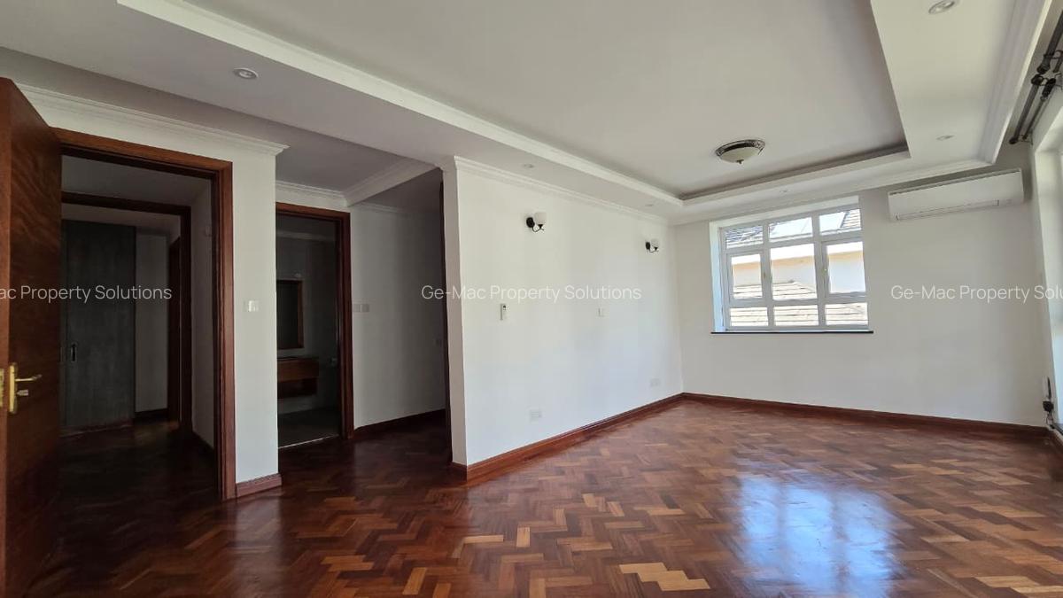 5 Bed Townhouse with En Suite in Lavington - 19