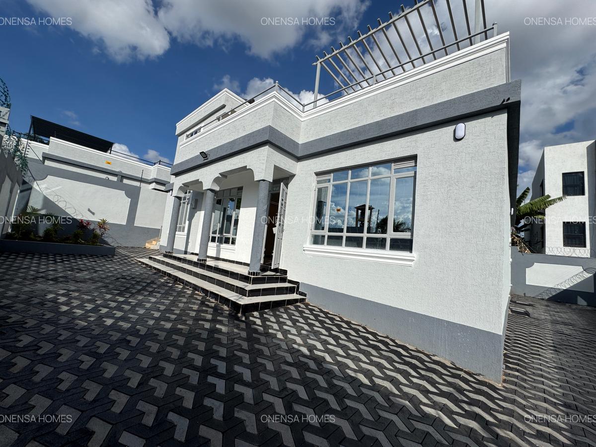 4 Bed House with En Suite in Eastern ByPass - 2