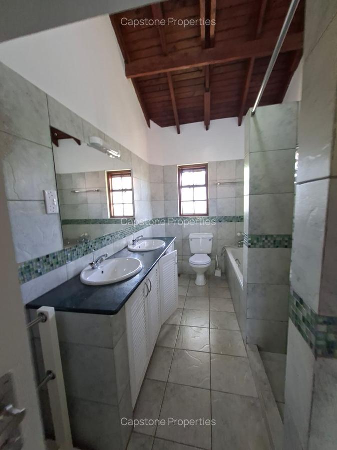 3 Bed Townhouse with En Suite at Runda - 16