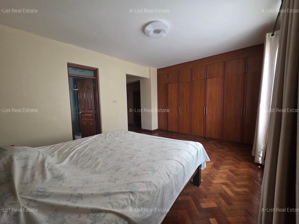 4 Bed Apartment with En Suite at Henred Avenue - 13