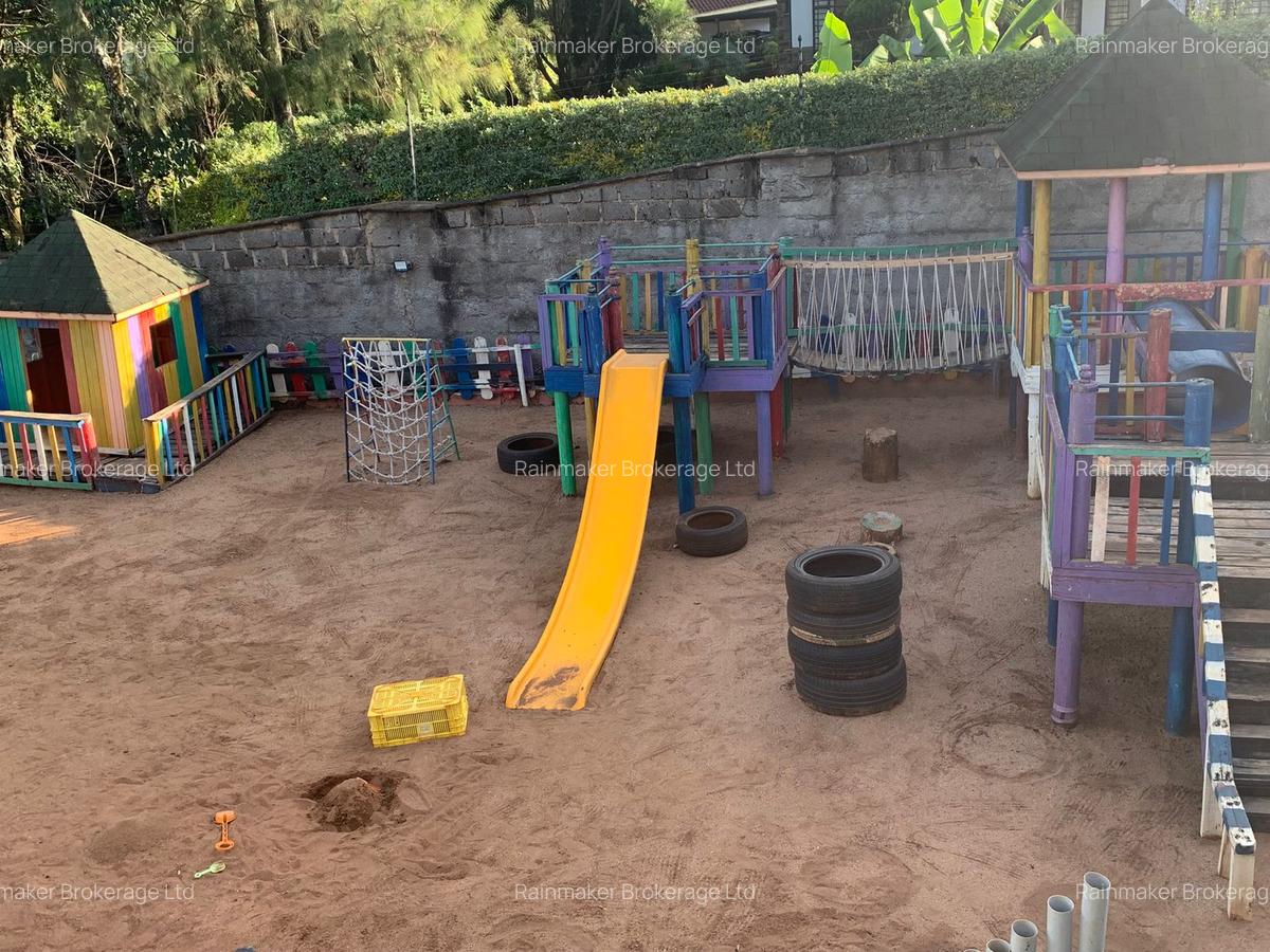 4 Bed House with En Suite in Rosslyn - 18