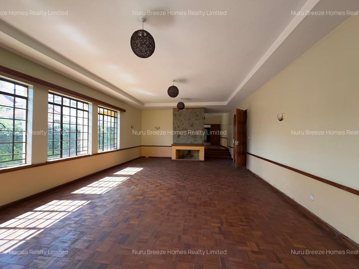 5 Bed House with En Suite in Runda - 2