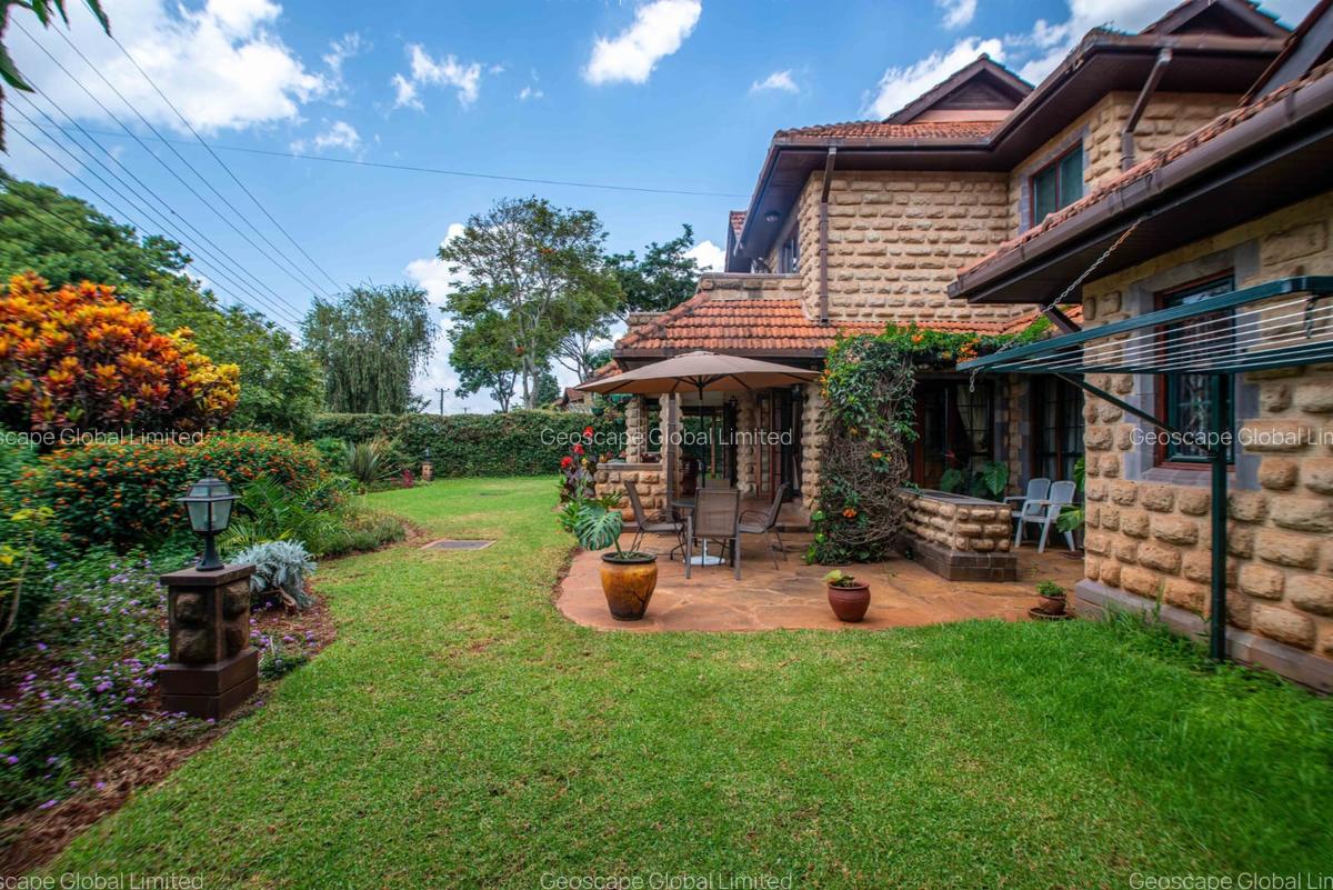 4 Bed Villa with En Suite in Ridgeways - 1