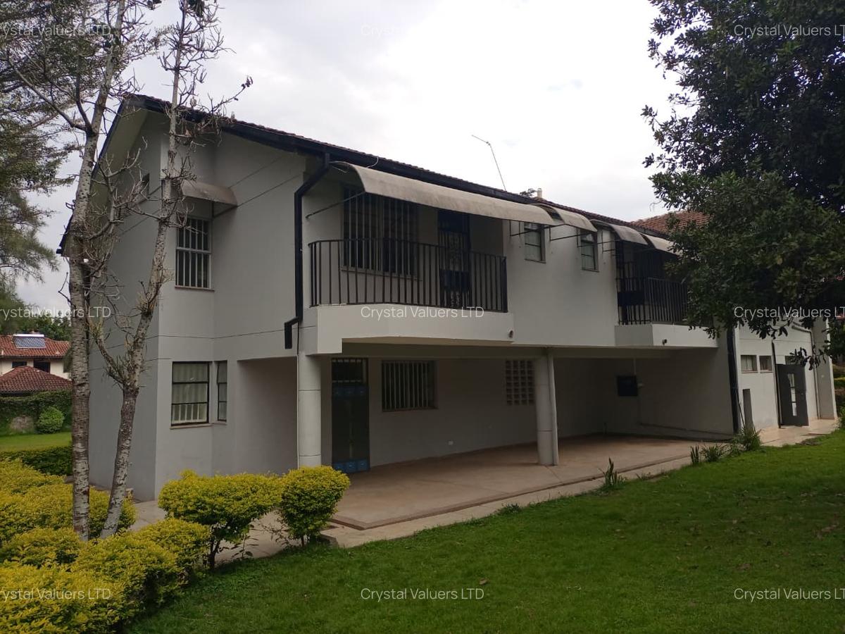 6 Bed House with En Suite in Nyari - 1