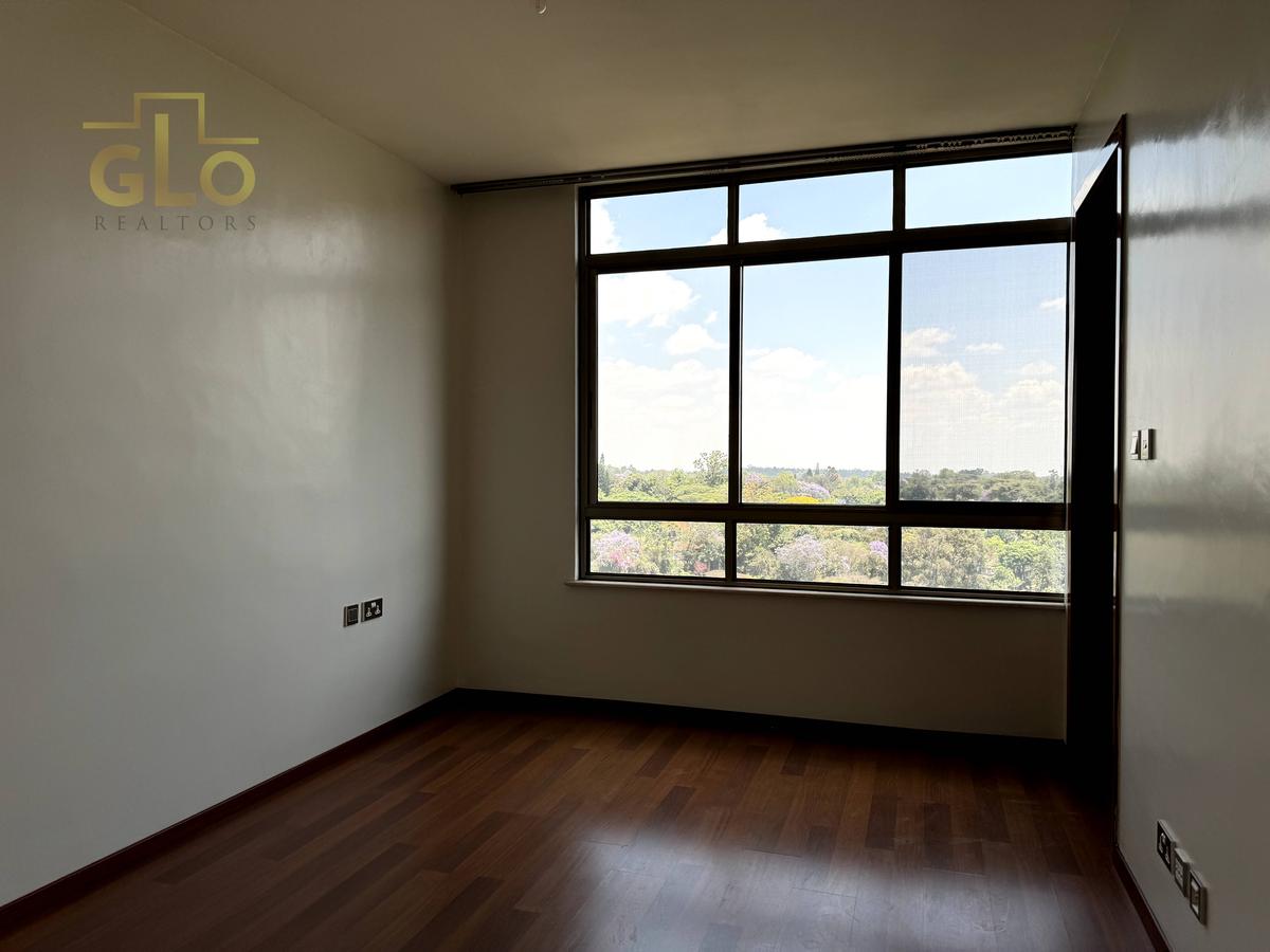 3 Bed Apartment with En Suite in Parklands - 12