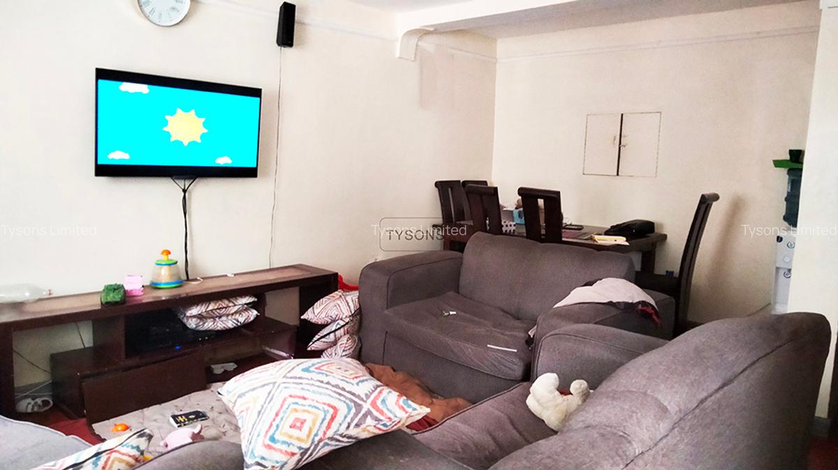4 Bed House with En Suite in Donholm - 3