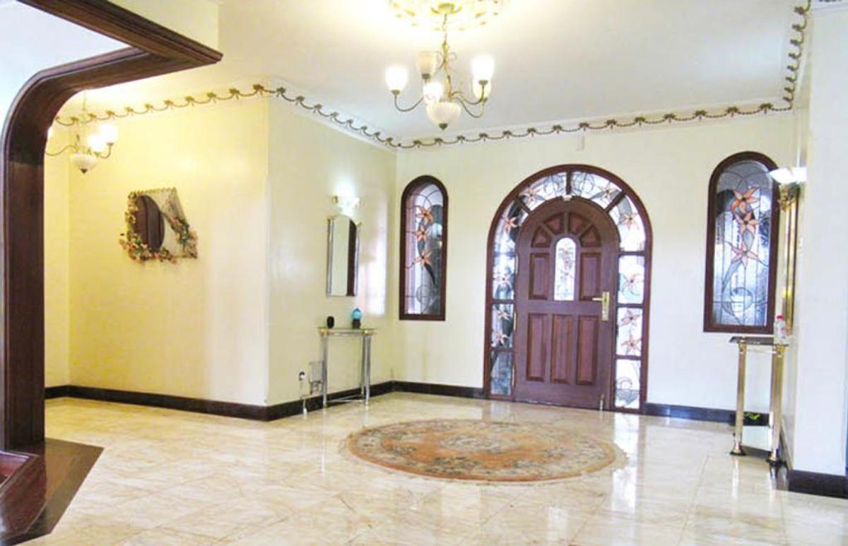 6 Bed Townhouse with En Suite in Lavington - 2