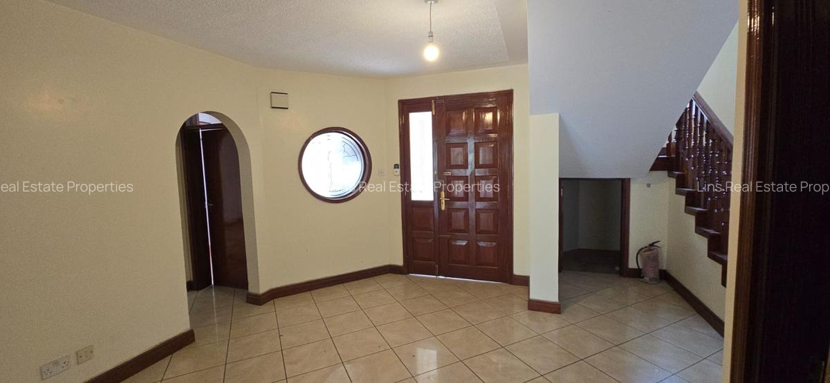 4 Bed Townhouse with En Suite in Lavington - 12