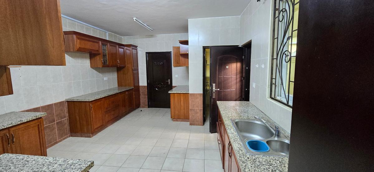 5 Bed Townhouse with En Suite at Isaac Gathanju Close - 20