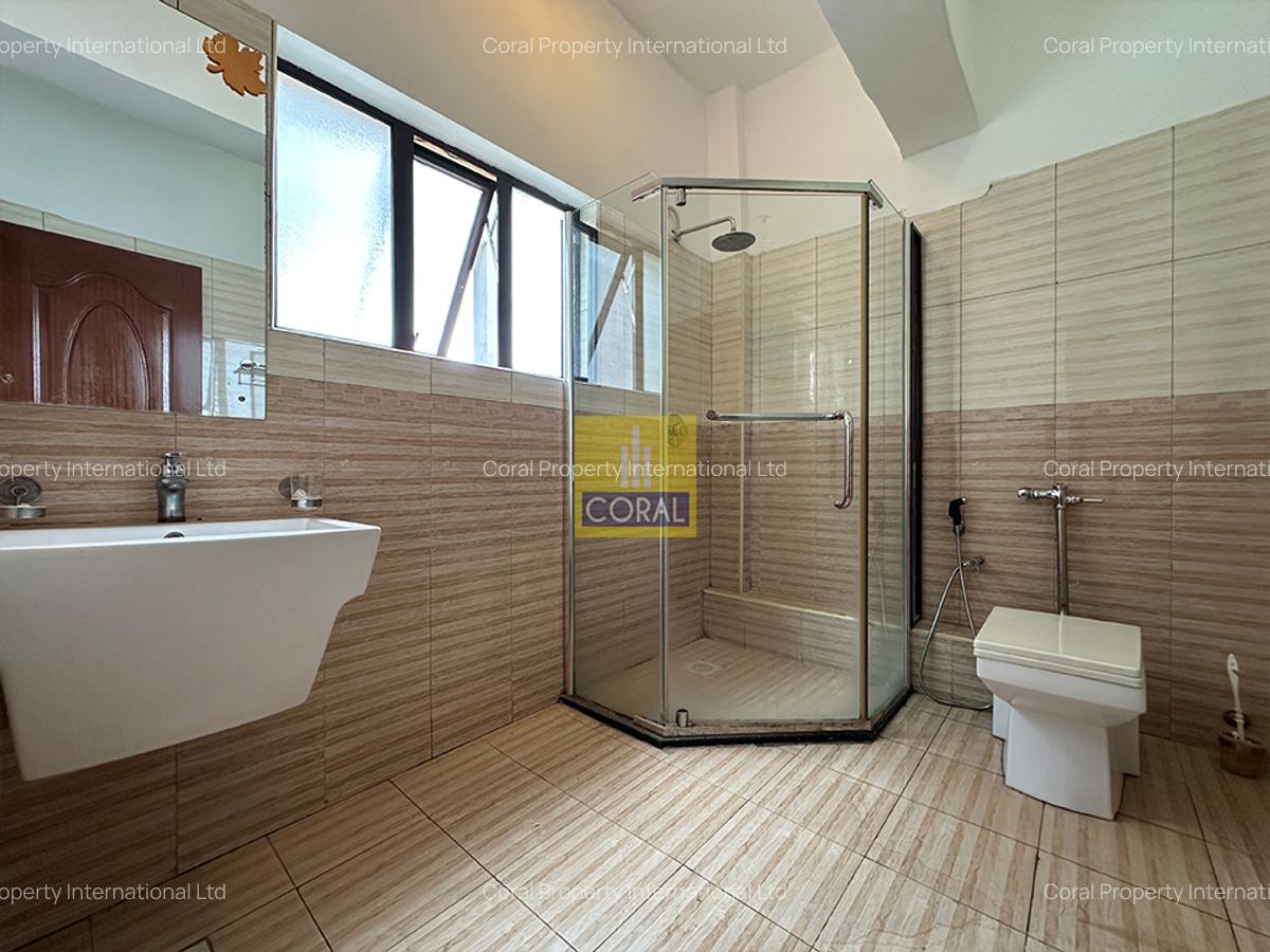 4 Bed Townhouse in Parklands - 13