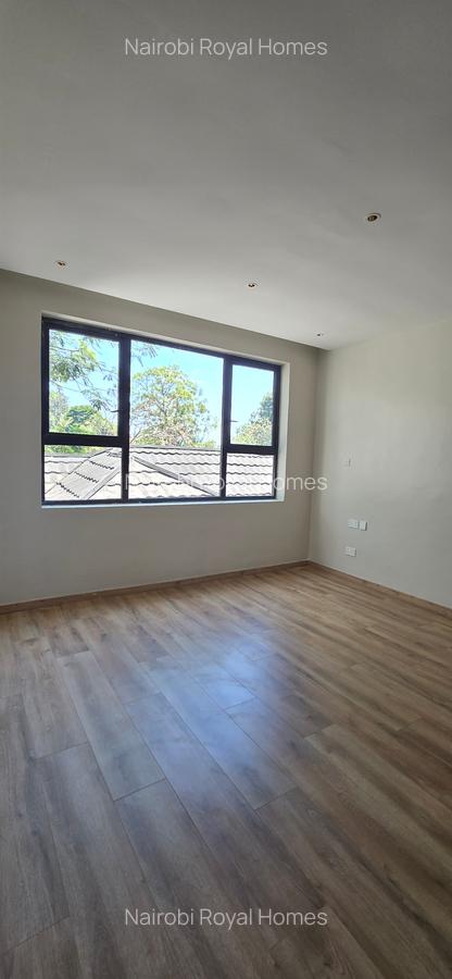 5 Bed Townhouse with En Suite at Lavington Green - 17