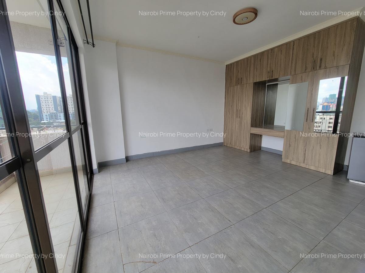Serviced 4 Bed Apartment with En Suite at 2Nd Avenue - 1