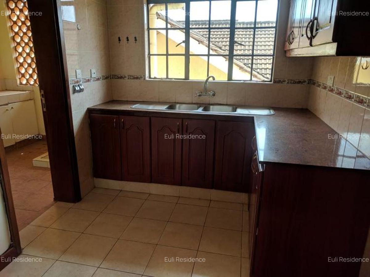 2 Bed Apartment with En Suite at Brookside Grove - 7