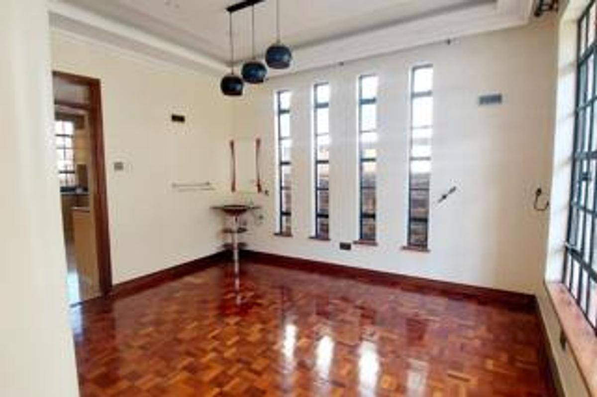 5 Bed Townhouse with En Suite at Lavington Green - 7