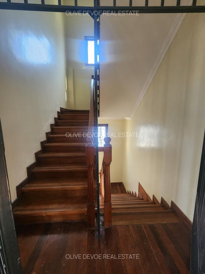 5 Bed Townhouse with En Suite in Lavington - 12