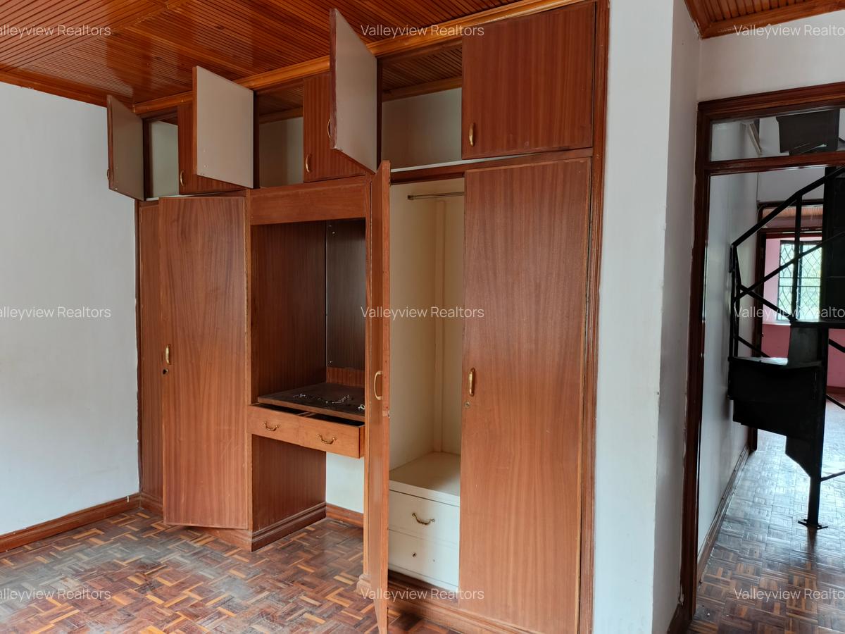 4 Bed Townhouse with En Suite at Lavington - 19