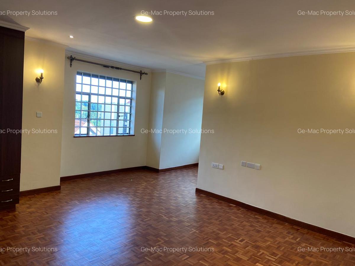 5 Bed House with En Suite in Runda - 8